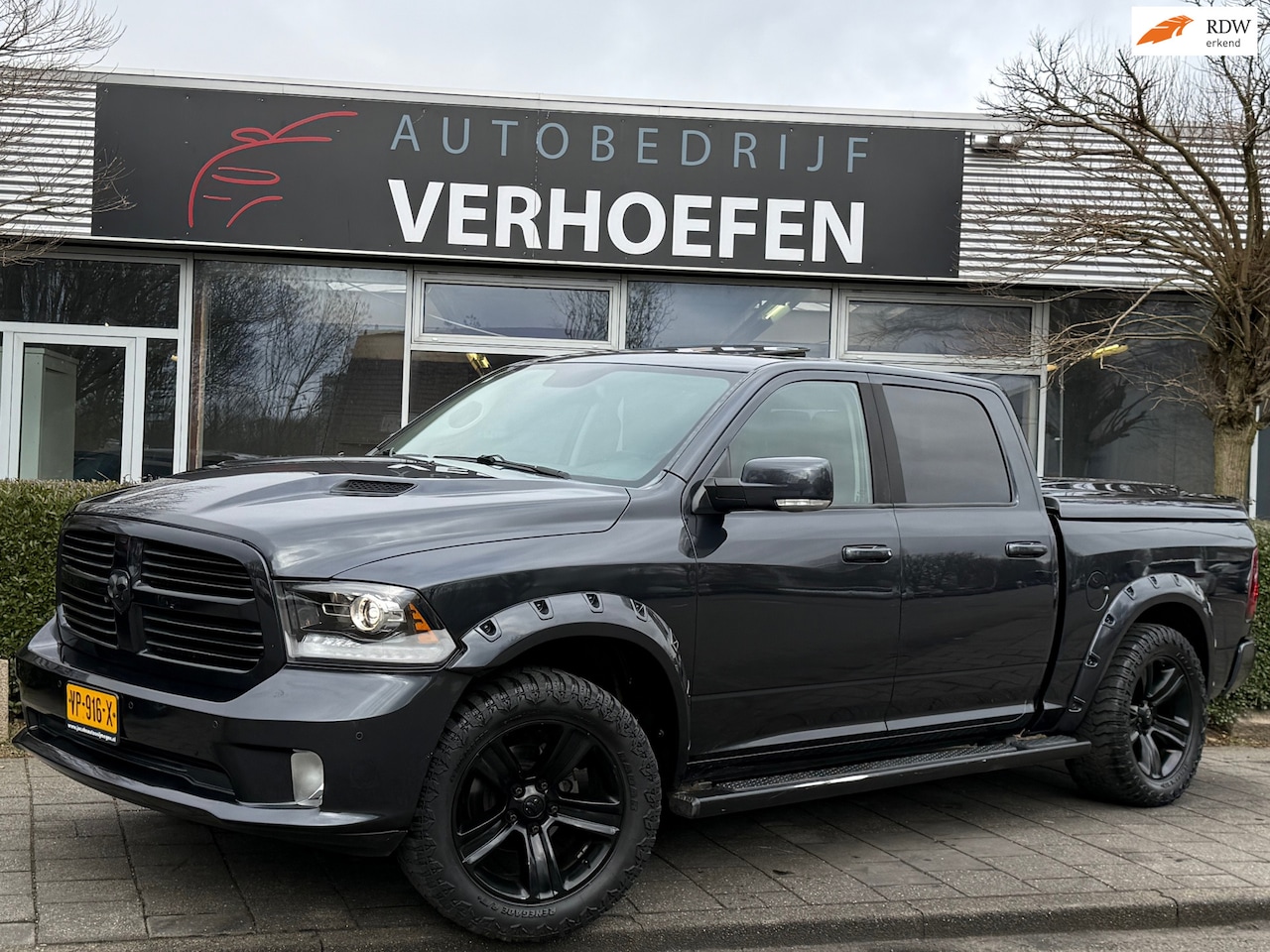 Dodge Ram 1500 - 5.7 V8 Quad Cab 6'4 - PANORAMADAK STOEL VERW / VERKOEL - STUUR VERW - PARKEER CAMERA VOOR - AutoWereld.nl