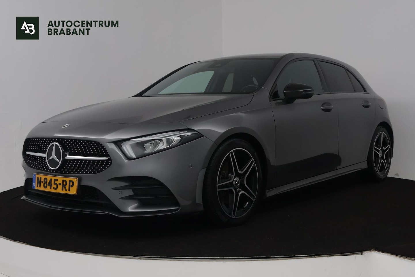 Mercedes-Benz A-klasse - 180 Business Solution AMG (SFEERVERLICHTING, ACHTERUITRIJCAMERA, STOELVERWARMING, NAVIGATI - AutoWereld.nl