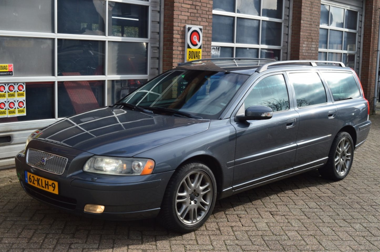 Volvo V70 - 2.4 D5 Edition 2.4 D5 Edition, Trekhaak, Leer, Pdc - AutoWereld.nl