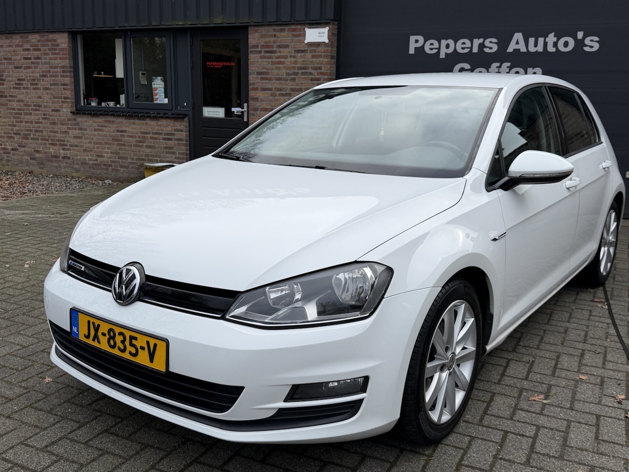 Volkswagen Golf - 1.0 TSI Edition sportvegen 17 inc . PDC . 4 elc ramen +spiegels .Airco . - AutoWereld.nl