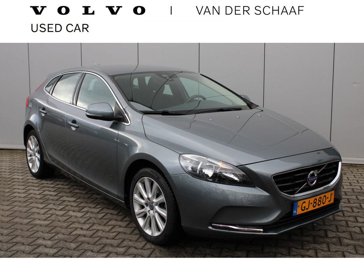 Volvo V40 - T3 Automaat Momentum | Trekhaak | Dealer onderhouden | 17" velgen - AutoWereld.nl