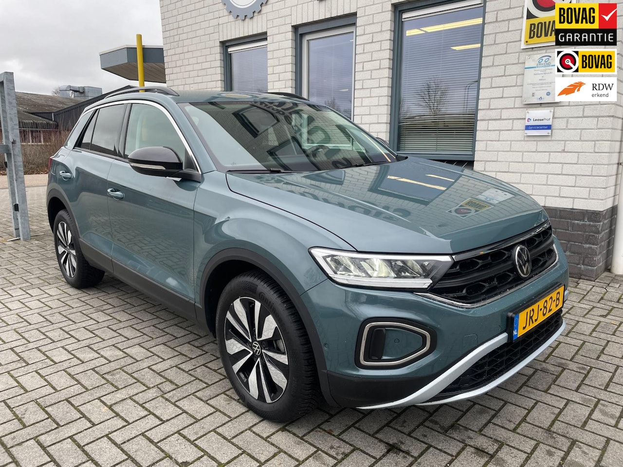 Volkswagen T-Roc - 1.0 TSI Life Edition / Add. Cruise / Climate Controle / Telefoon / Navigatie / Carplay / N - AutoWereld.nl