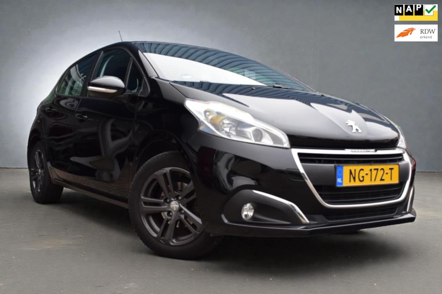 Peugeot 208 - 1.2 PureTech Blue Lion 1.2 PureTech Blue Lion, Navigatie, Apple car play, Lichtmetalen velgen, Airco