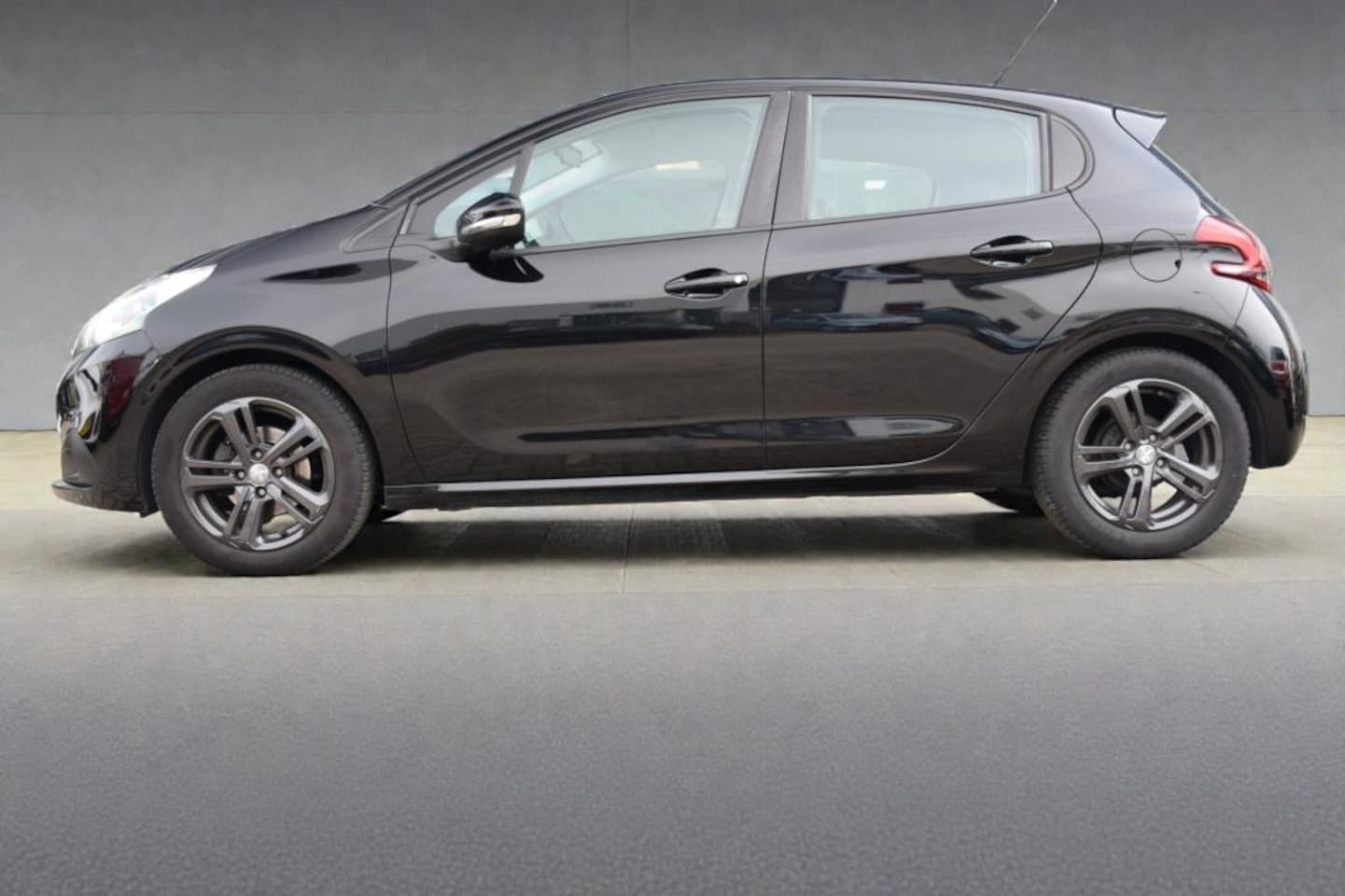 Peugeot 208 - 1.2 PureTech Blue Lion 1.2 PureTech Blue Lion, Navigatie, Apple car play, Lichtmetalen velgen, Airco