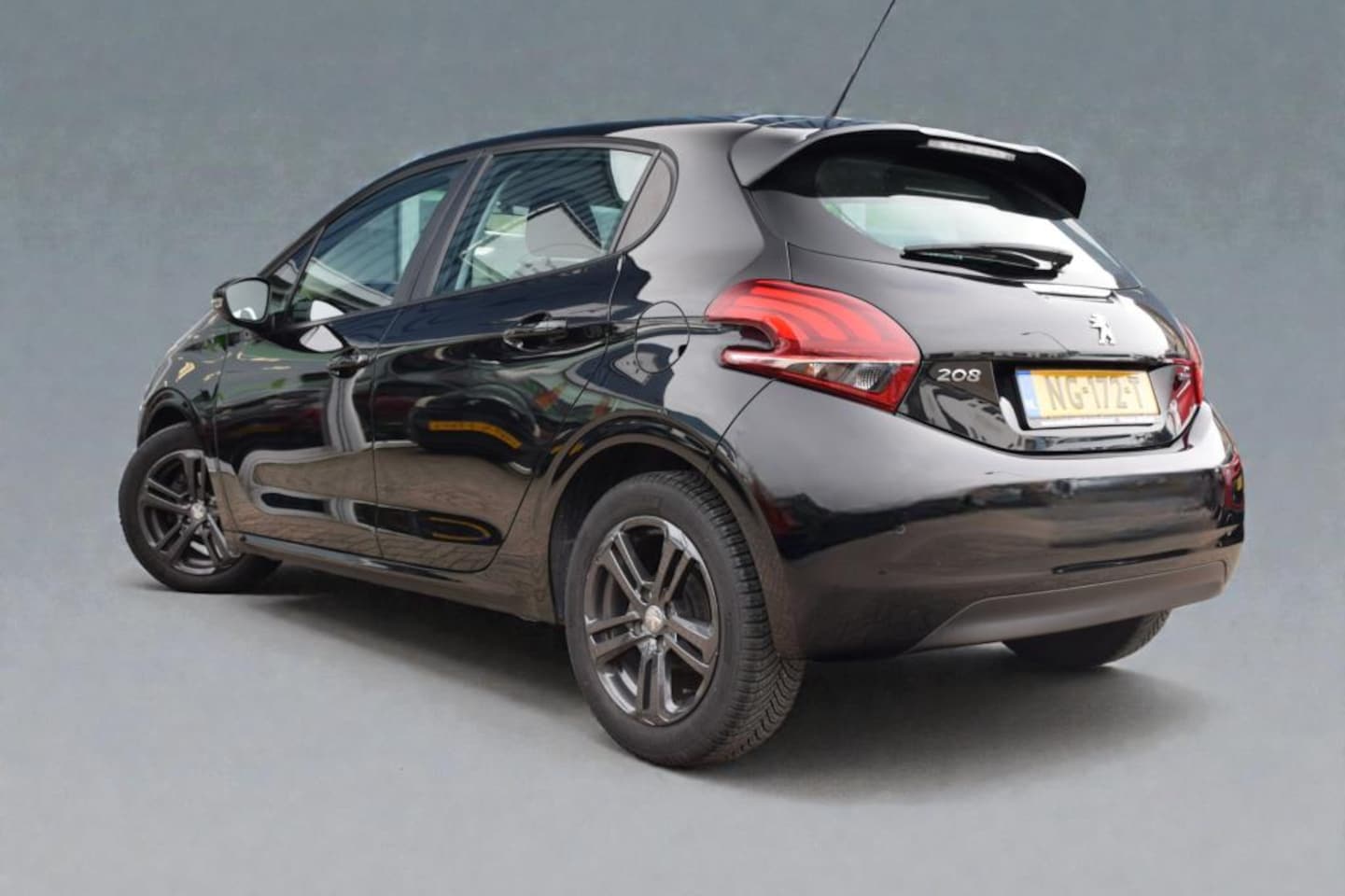 Peugeot 208 - 1.2 PureTech Blue Lion 1.2 PureTech Blue Lion, Navigatie, Apple car play, Lichtmetalen velgen, Airco