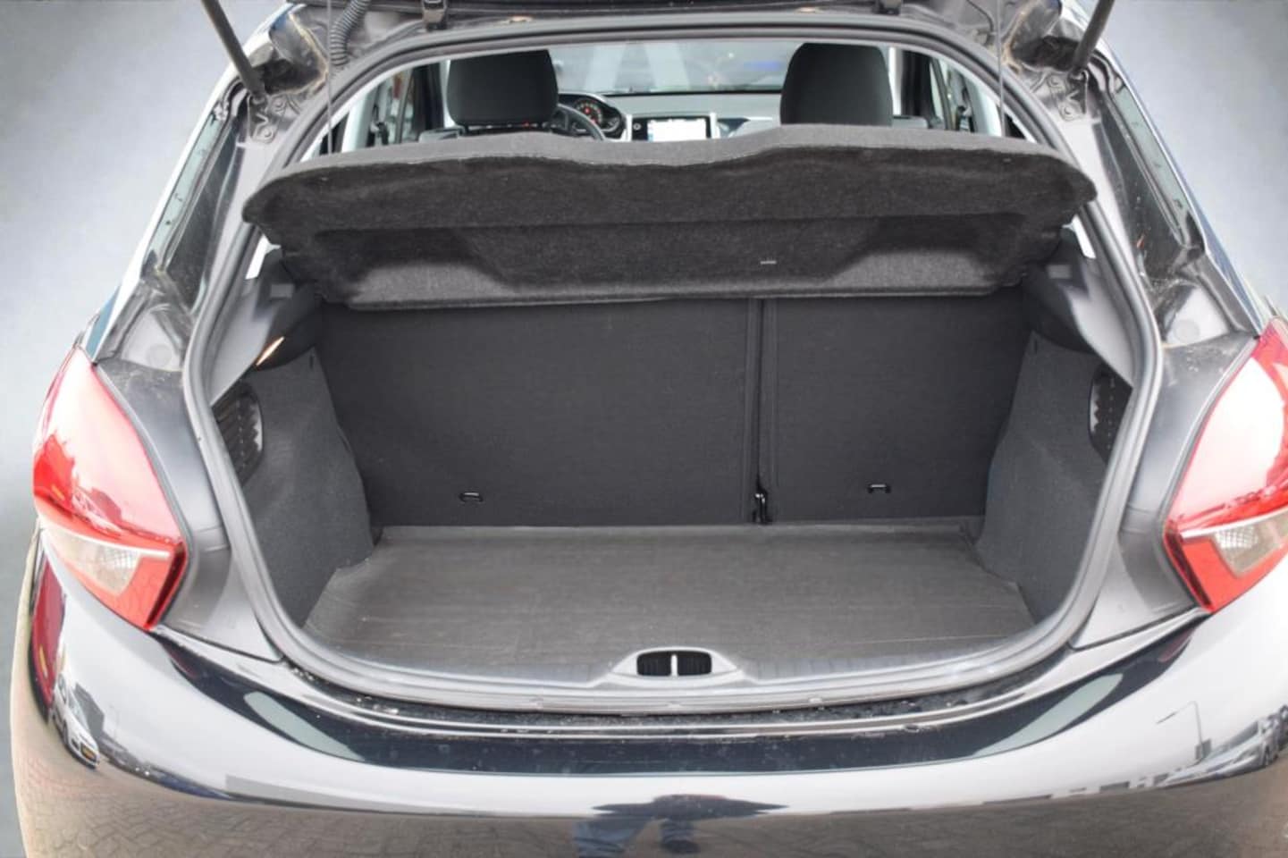 Peugeot 208 - 1.2 PureTech Blue Lion 1.2 PureTech Blue Lion, Navigatie, Apple car play, Lichtmetalen velgen, Airco