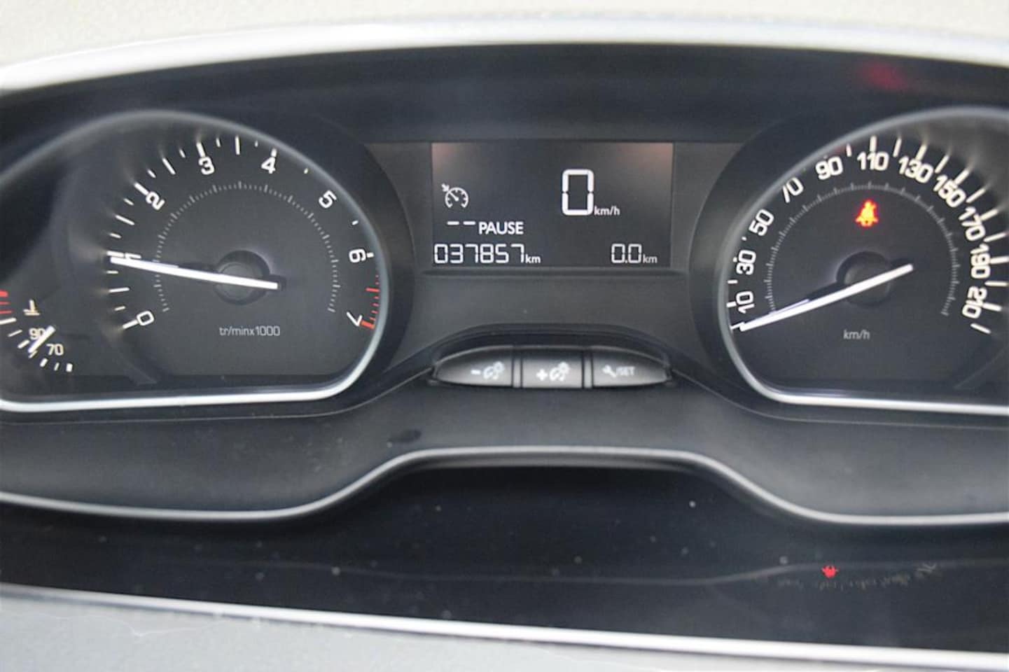 Peugeot 208 - 1.2 PureTech Blue Lion 1.2 PureTech Blue Lion, Navigatie, Apple car play, Lichtmetalen velgen, Airco