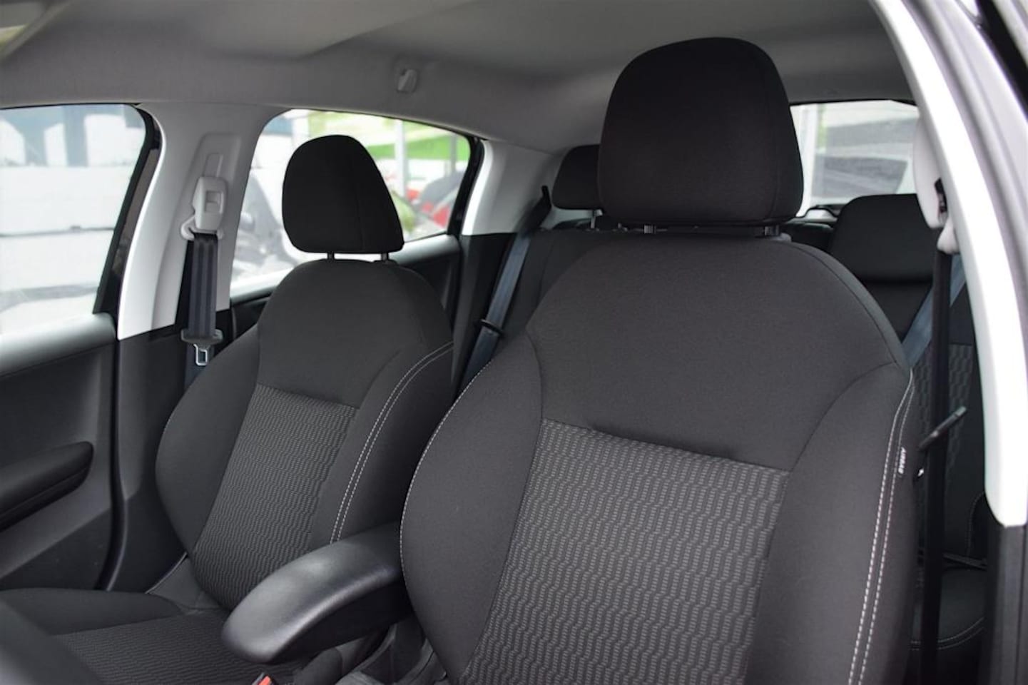 Peugeot 208 - 1.2 PureTech Blue Lion 1.2 PureTech Blue Lion, Navigatie, Apple car play, Lichtmetalen velgen, Airco