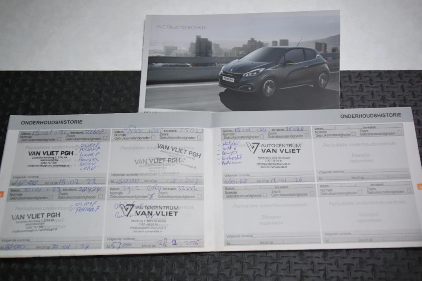 Peugeot 208 - 1.2 PureTech Blue Lion 1.2 PureTech Blue Lion, Navigatie, Apple car play, Lichtmetalen velgen, Airco