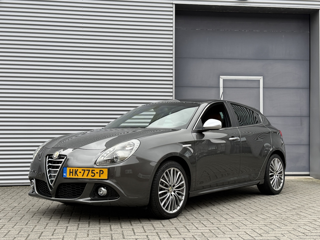 Alfa Romeo Giulietta - 1.4 T Exclusive I Aut. I Leder I Navi I 54000 km I 1 Eig. I NL auto - AutoWereld.nl