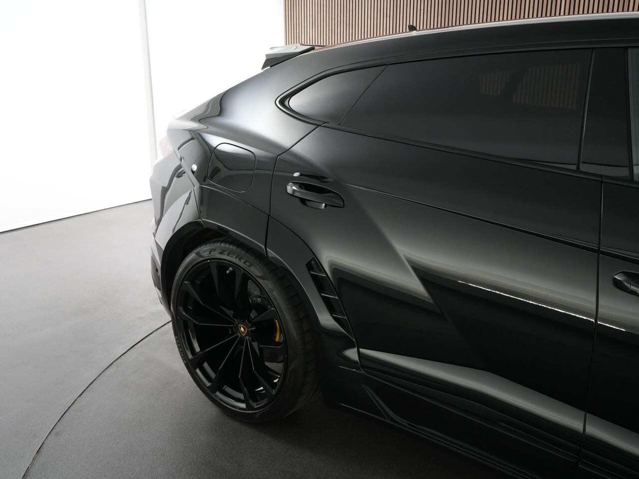 Lamborghini Urus - 4.0 V8 782 pk |Novitec Esteso|PPF|Target Blue-eye|rearseat entertainment|keramisch|achtera - AutoWereld.nl