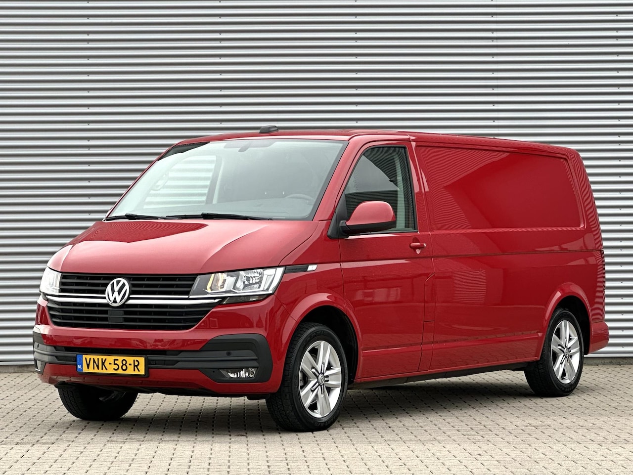 Volkswagen Transporter - 2.0 TDI L2H1 Automaat|Cruise|Leder stuur|LM velgen - AutoWereld.nl