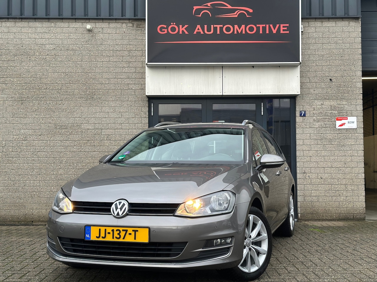 Volkswagen Golf Variant - 1.2 TSI Business Edition Connected / Navi / Stoelmassage / PDC / NAP / Camera / - AutoWereld.nl