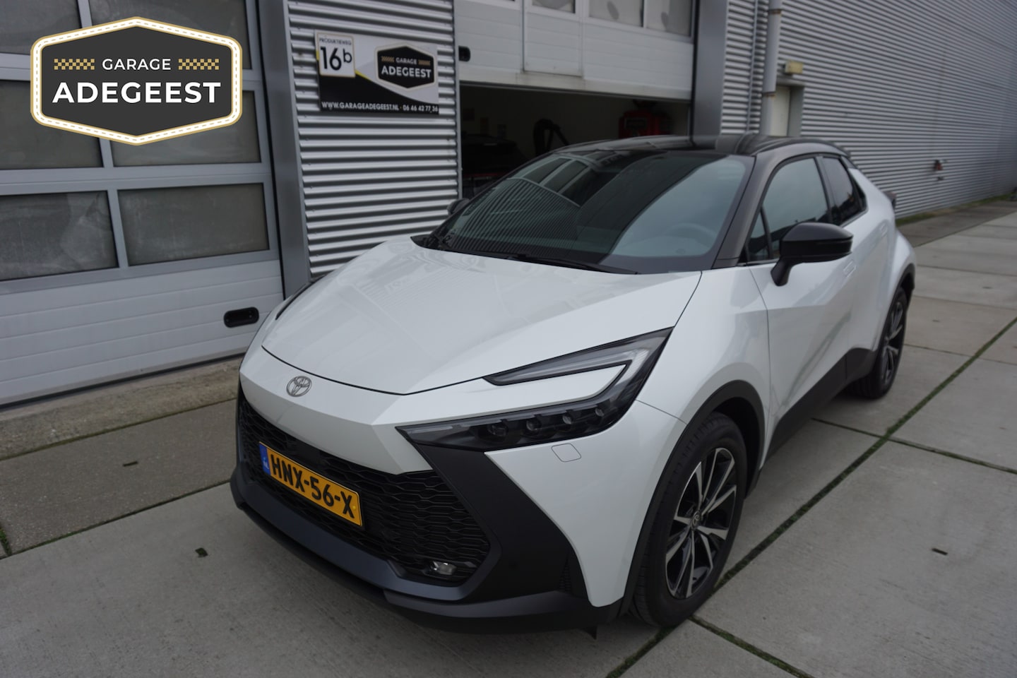 Toyota C-HR - 2.0 Plug-in Hybrid 220 Dynamic |Navi|Carplay|PDC V+A|Dodehoek|E.a.klep|Stoel en stuur verw - AutoWereld.nl