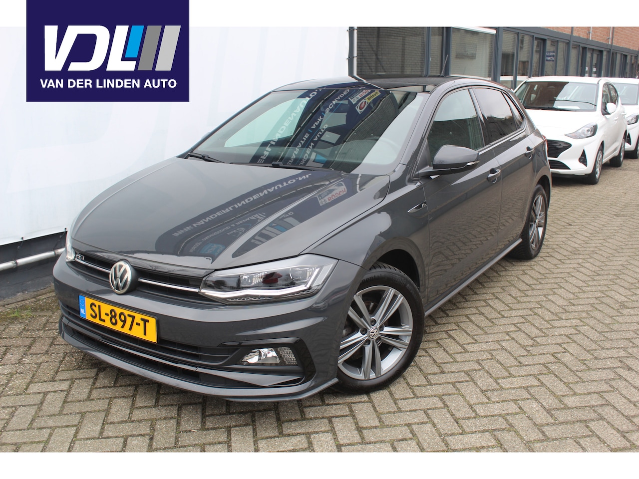 Volkswagen Polo - 1.0 TSI R-Line Panorama dak lStoelverwarming l Apple carplay/ Android auto l Parkeercamera - AutoWereld.nl