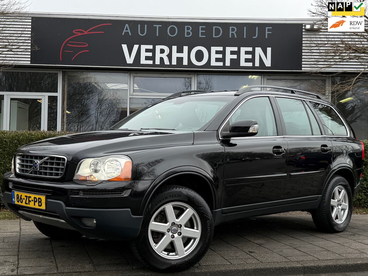 Volvo XC90 - 3.2 Momentum 5p. - AUTOMAAT - CRUISE / CLIMATE CONTR - YOUNGTIMER - SNEEUWKETTING ! - AutoWereld.nl