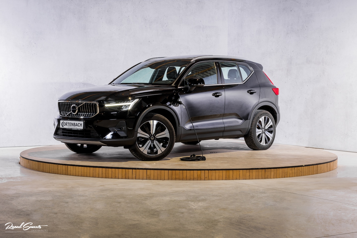 Volvo XC40 - 1.5 T4 Plug-in hybrid Ultimate Bright | Panorama dak | Zwenkbare trekhaak | Adaptieve crui - AutoWereld.nl