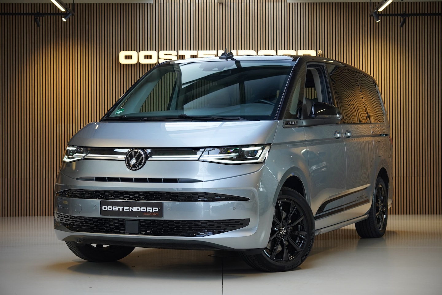 Volkswagen Multivan - 1.4/218pk eHybrid L2 Bulli Edition 7p. Blackstyle|2024|Standkachel|El.schuifdeuren|18"Blac - AutoWereld.nl