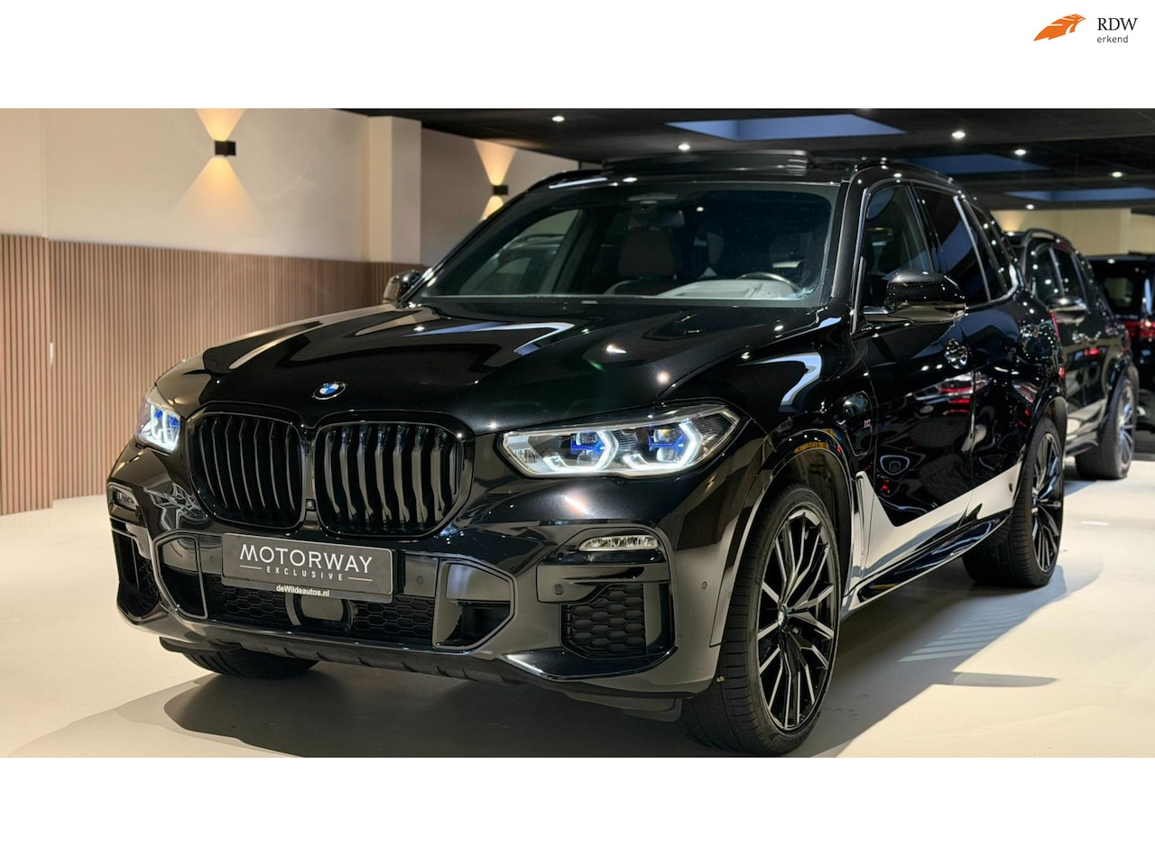 BMW X5 - XDrive45e M-Sport xDrive LASER|PANO|360|KEYLESS|HUD|H&K - AutoWereld.nl