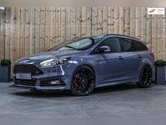 Ford Focus Wagon - 2.0 ST *Camera*Leder*Stuur- /Stoelverwarming*Xenon