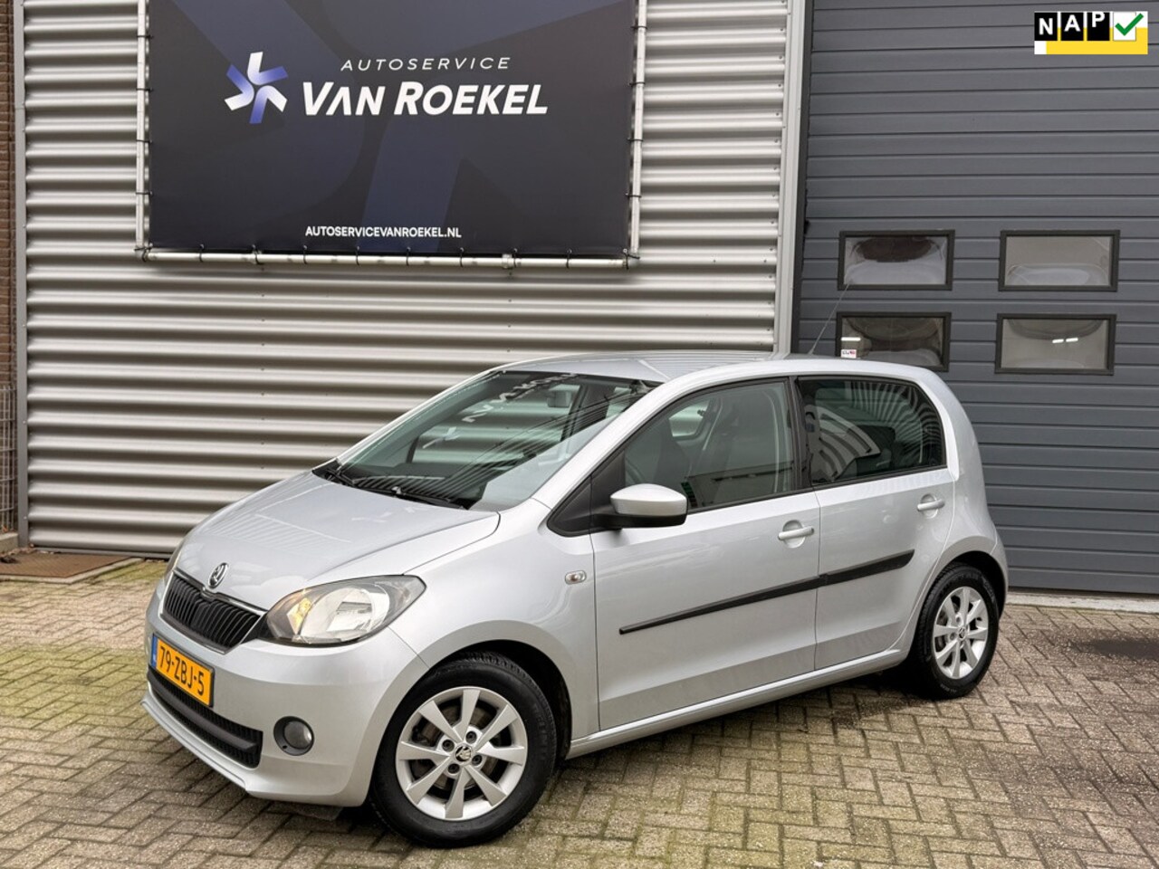 Skoda Citigo - 1.0 Greentech Tour | Airco | 5 deurs | Navi | Isofix - AutoWereld.nl