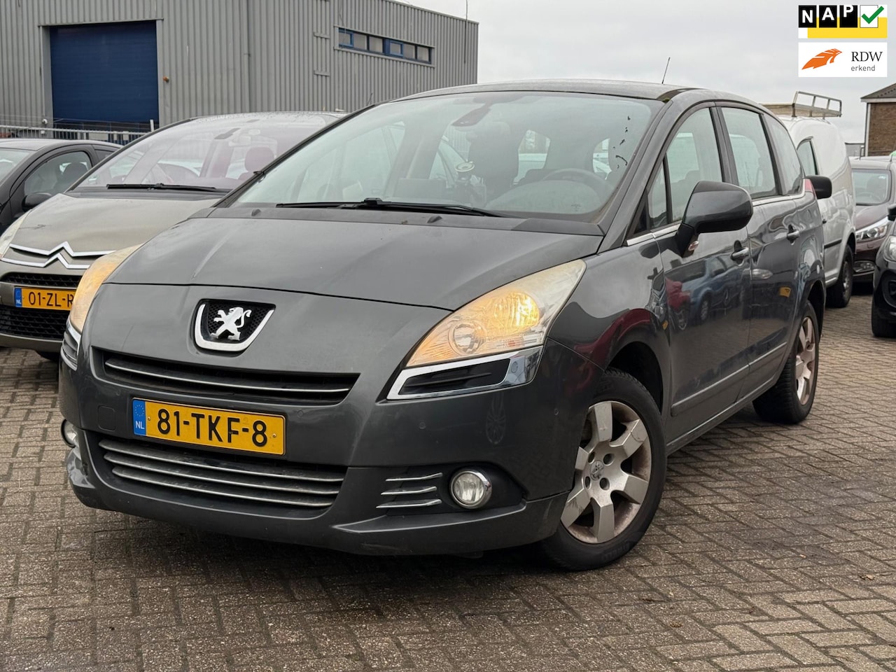 Peugeot 5008 - 1.6 THP Active 5p. verbruikt koelvloeistof - AutoWereld.nl