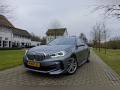 BMW 1-serie - 118i Business Edition M sport | Camera | CarPlay | Stoelverwarming | Navi |