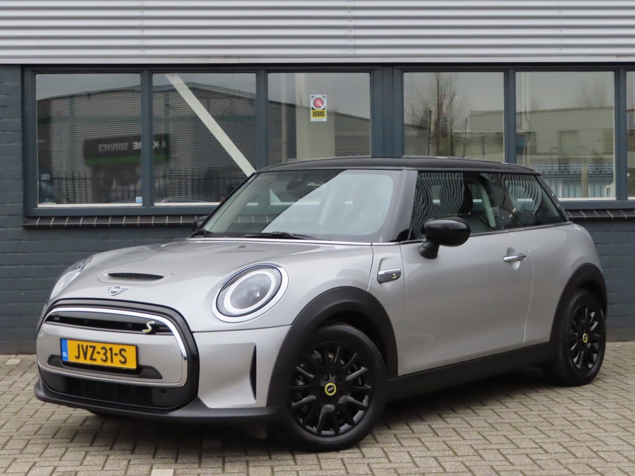 MINI Mini-Electric - Classic 33 kWh | camera | keyless entry | comfortstoelen | - AutoWereld.nl