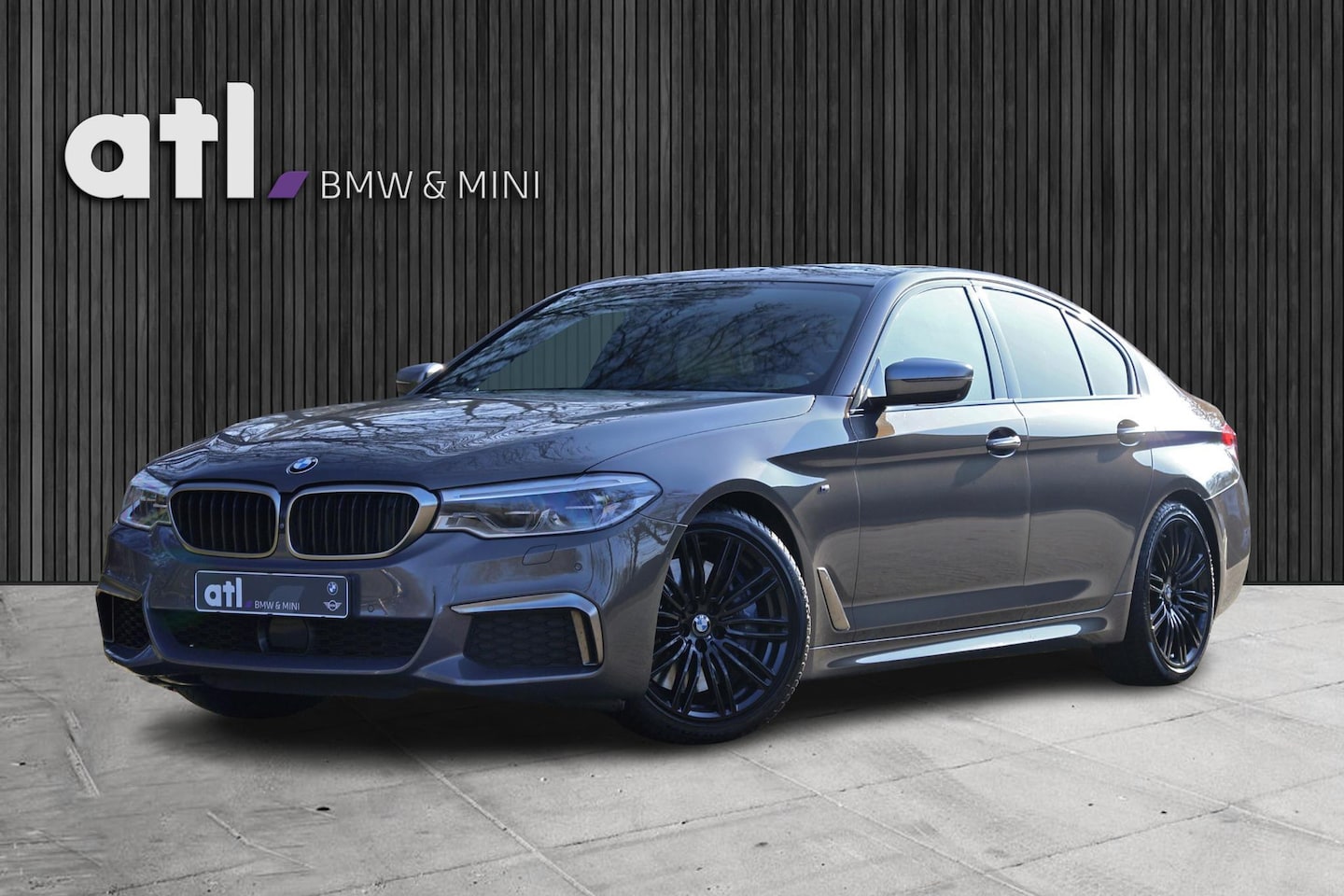 BMW 5-serie - M550i xDrive High Executive Vol | HUD | Schuifdak | B&W | Soft Close | Massage | Driv ass - AutoWereld.nl