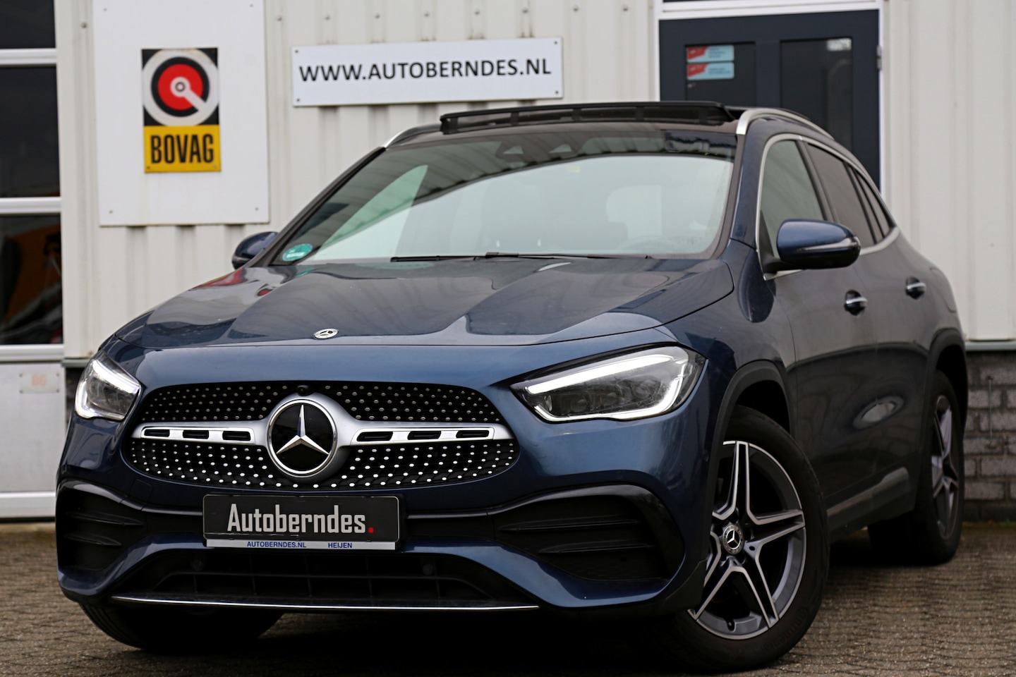 Mercedes-Benz GLA-Klasse - 250 e AMG Line*Perfect Onderh.*Elek. Trekhaak/Pano/ACC/HUD/Leder/Stoelverw./Memorie/LED/DA - AutoWereld.nl