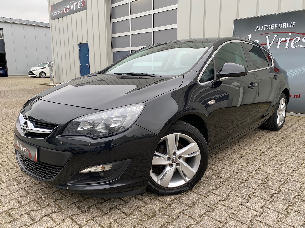 Opel Astra - 1.4 Turbo Cosmo / Clima / Cruise / Stuur en stoelverw. / Camera / PDC / LMV - AutoWereld.nl