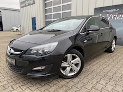 Opel Astra - 1.4 Turbo Cosmo 140PK / Clima / Cruise / Stuur en stoelverw. / Camera / PDC / LMV