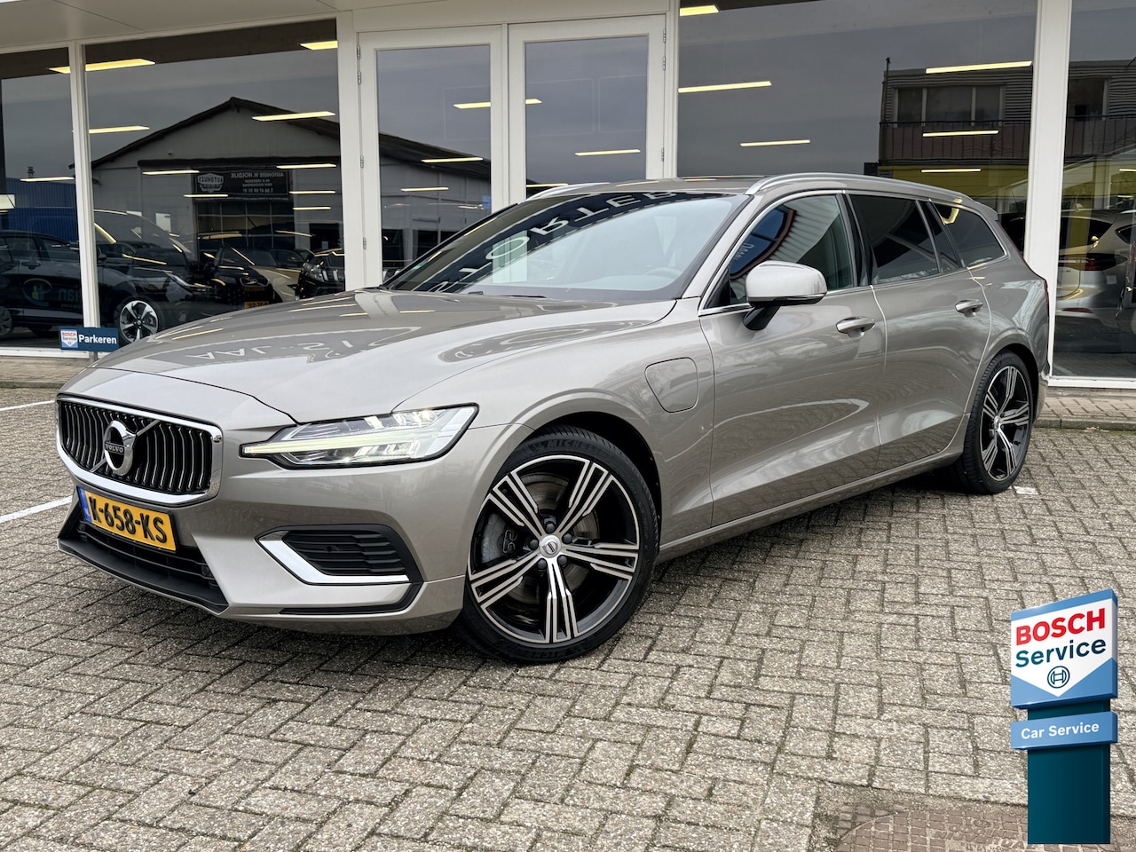 Volvo V60 - 2.0 T6 Recharge AWD Inscription | Pano | LED | Keyless | Adapt. Cruise | Apple/Android | F - AutoWereld.nl