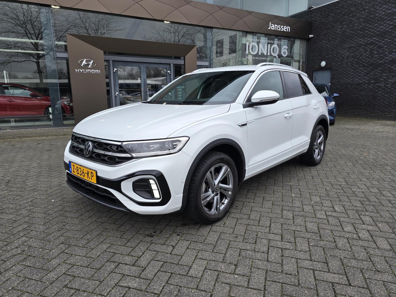 Volkswagen T-Roc - 1.5 TSI R-Line Business NL-auto - AutoWereld.nl