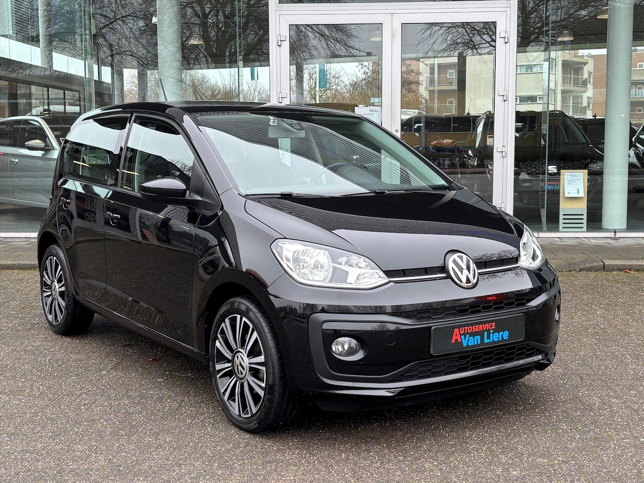 Volkswagen Up! - 1.0 60PK 5D BMT High up!| Climate|Camera| Cruise| Stoelverwarm |Rijklaarprijs incl garanti - AutoWereld.nl