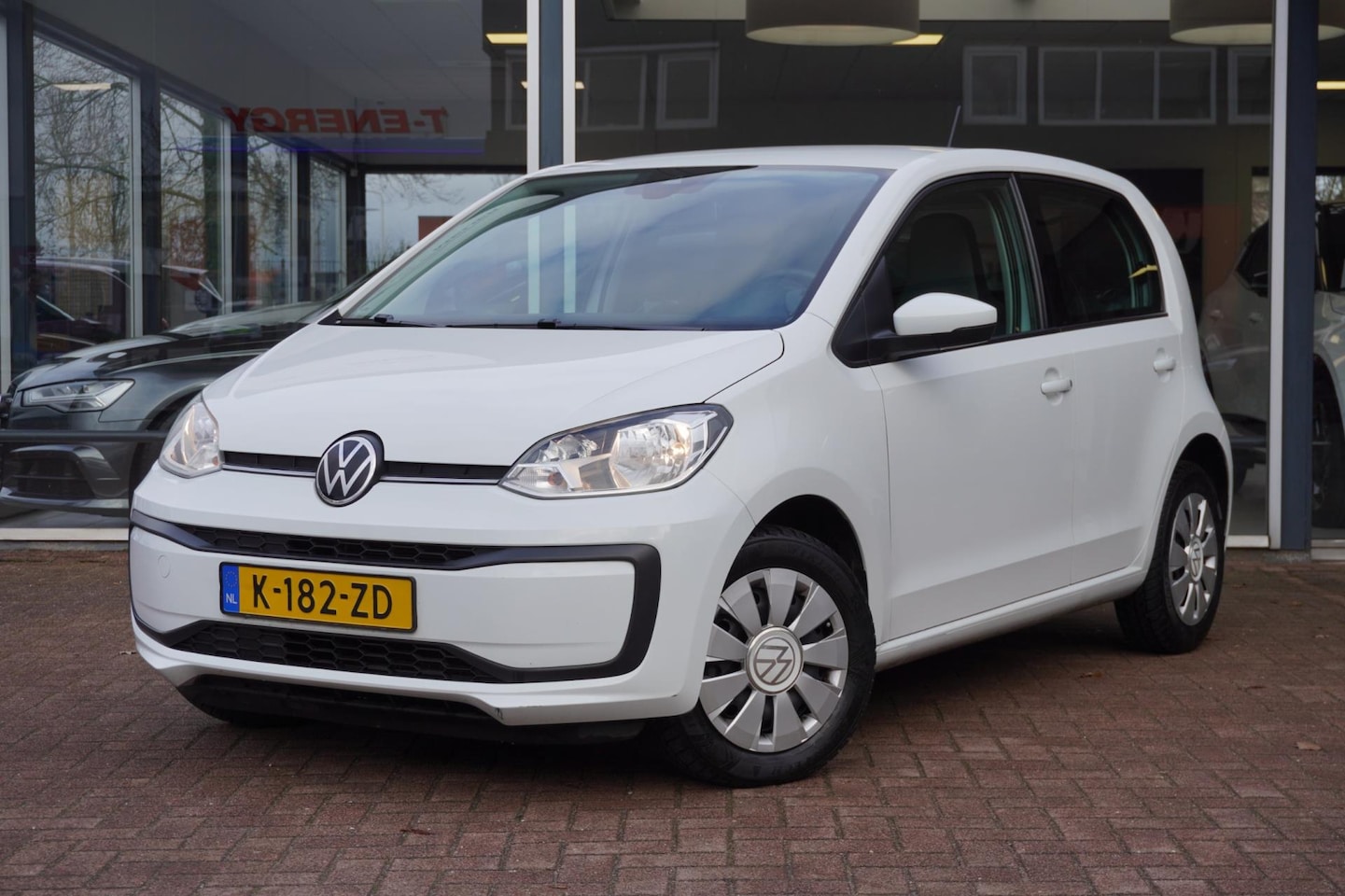 Volkswagen Up! - 1.0 5deurs | Airco | Cruise | Camera | Bluetooth | Elek. pakket | Inruil mogelijk - AutoWereld.nl