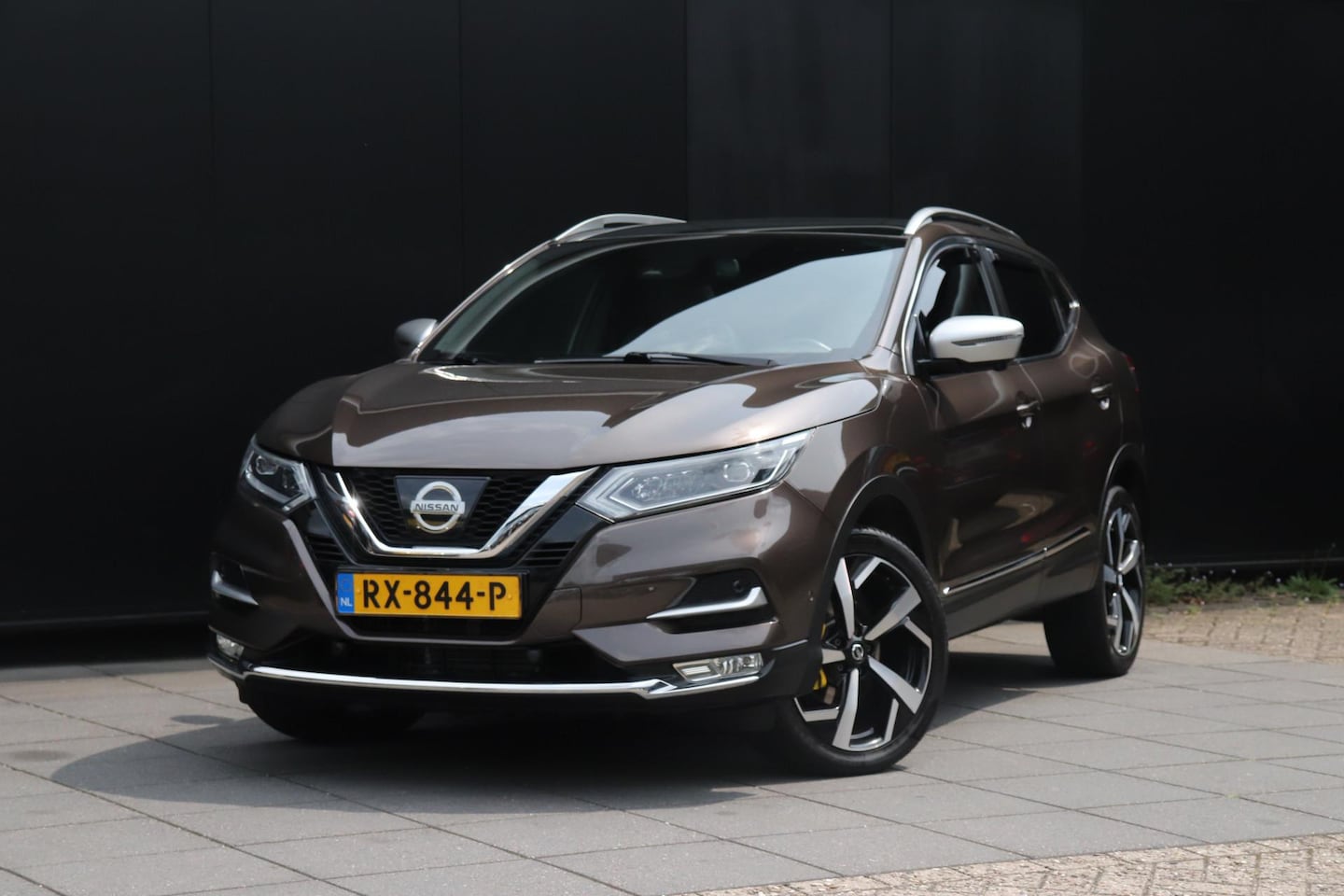 Nissan Qashqai - 1.2 Tekna + | AUT. | LEDER | MEMORY | STOELVERW. | PANO | BOSE | TREKHAAK | 360° CAMERA | - AutoWereld.nl