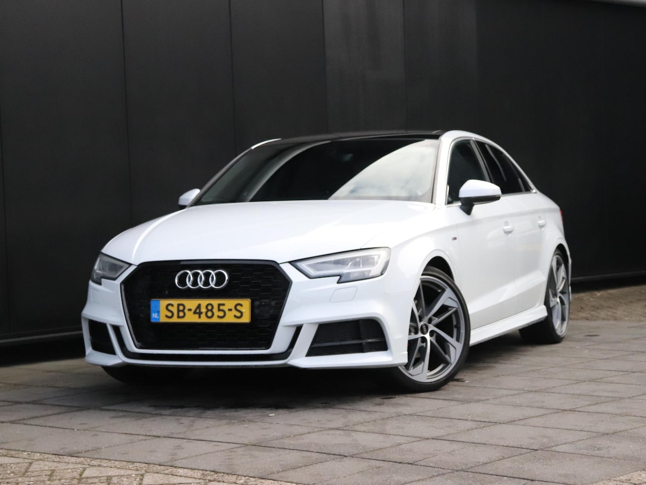 Audi A3 Limousine - 1.5 TFSI CoD S Line Edition | S-TRONIC | PANO-DAK | STOELVERW. | LEDER | TREKHAAK | CRUISE - AutoWereld.nl