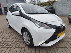 Toyota Aygo - 1.0 VVT-i x-play, Navigatie, Camera, Airco