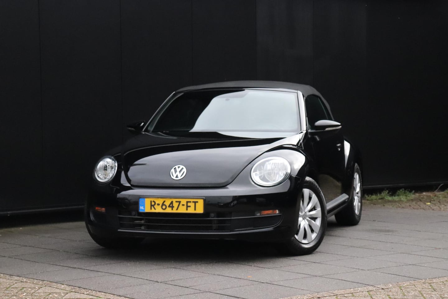 Volkswagen Beetle Cabriolet - 1.2 TSI Design BlueMotion | DSG | CRUISE | PDC | AIRCO | - AutoWereld.nl
