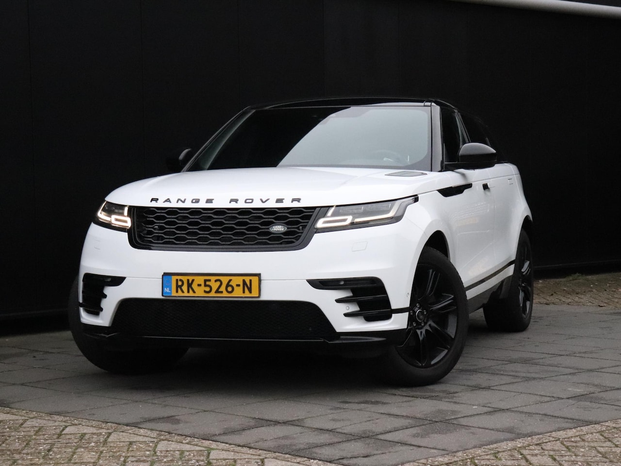 Land Rover Range Rover Velar - 2.0 I4 AWD R-Dynamic HSE | LEDER | MEMORY | CAMERA | TREKHAAK | MERIDIAN | NAVI | STOELVER - AutoWereld.nl