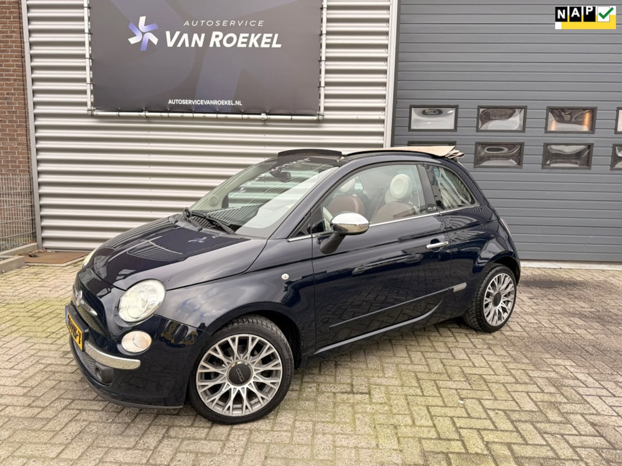 Fiat 500 C - 0.9 TwinAir Rock | Cabrio | Clima | Leer | PDC | Bluetooth - AutoWereld.nl