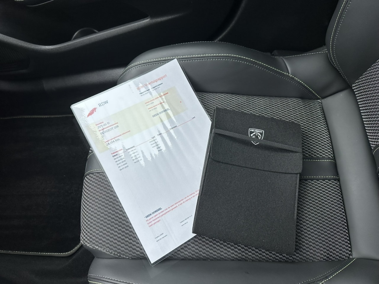 Peugeot 208 - 1.2 100PK GT-Line Navigatie