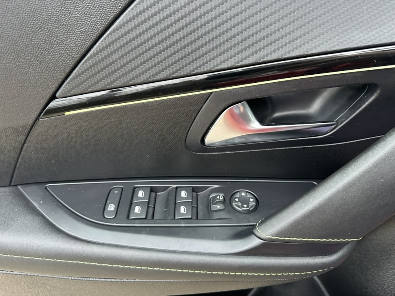 Peugeot 208 - 1.2 100PK GT-Line Navigatie