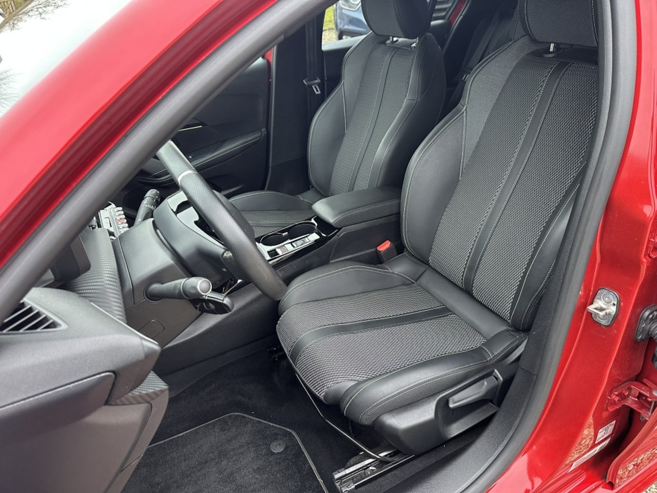 Peugeot 208 - 1.2 100PK GT-Line Navigatie