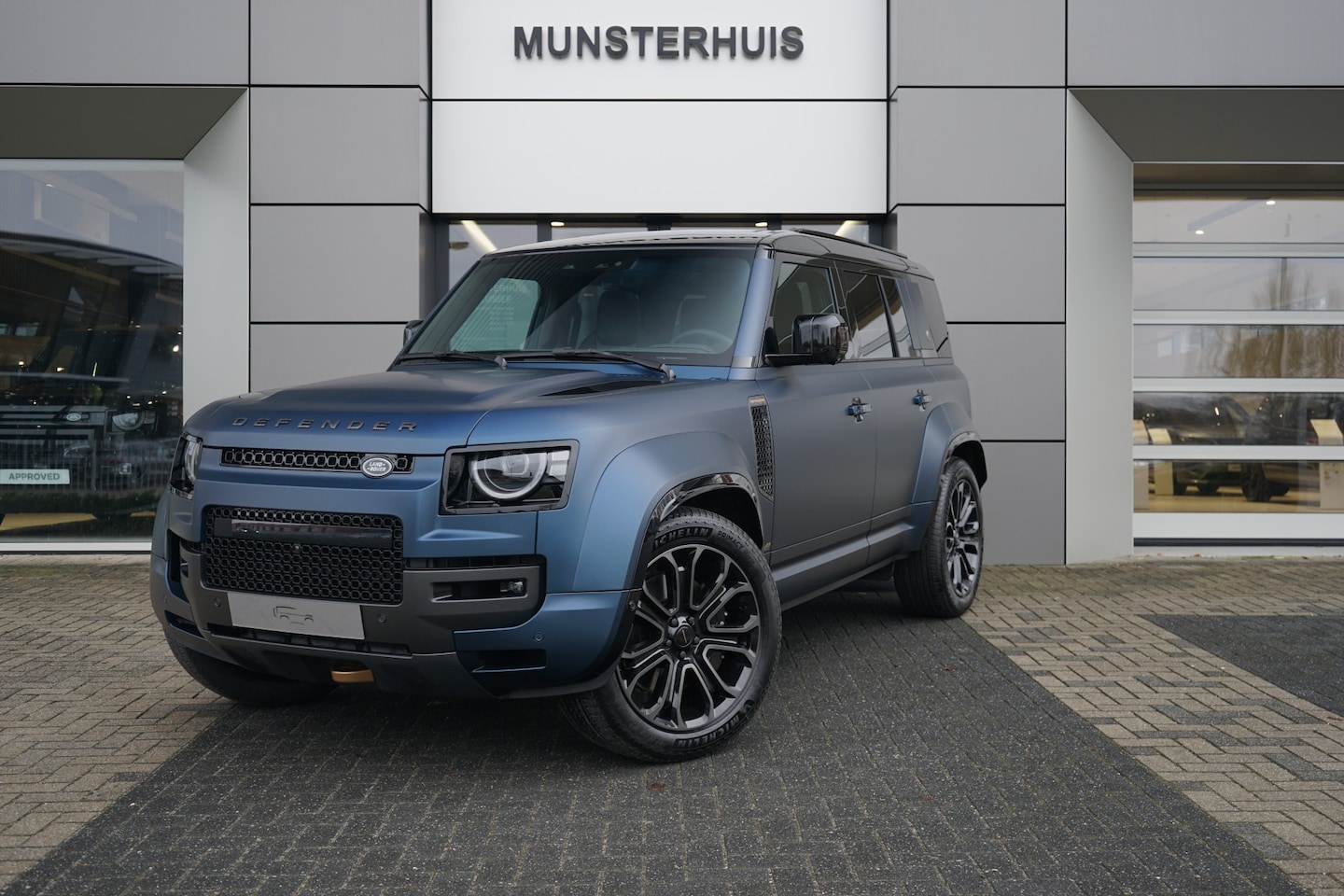 Land Rover Defender 110 - 4.4 P635 110 Octa | Elektrische trekhaak | Chopped Carbon | Koelvak | - AutoWereld.nl