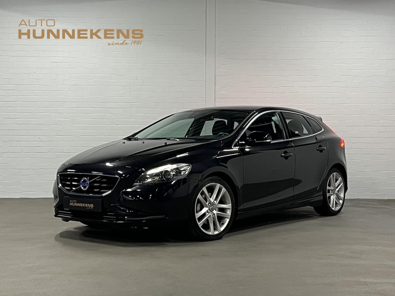 Volvo V40 - 1.6 T3 Summum Cruise-/climate control | Stoelverwarming | Memory | Leder | Navigatie - AutoWereld.nl