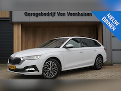 Skoda Octavia Combi - 1.5 e-TSI 150pk Clever Business Pano.Dak Keyless Sfeerverlichting 17inch LM Stoel/Stuurver