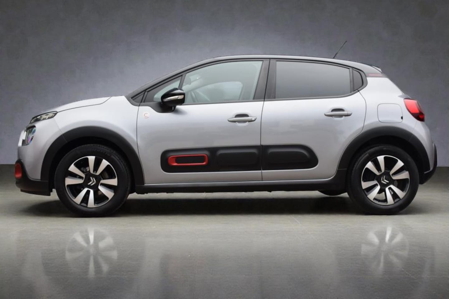 Citroën C3 - 1.2 PureTech C-Series, BTW auto, NAP, Apple car play, Lichtmetalen velgen, Cruise control,