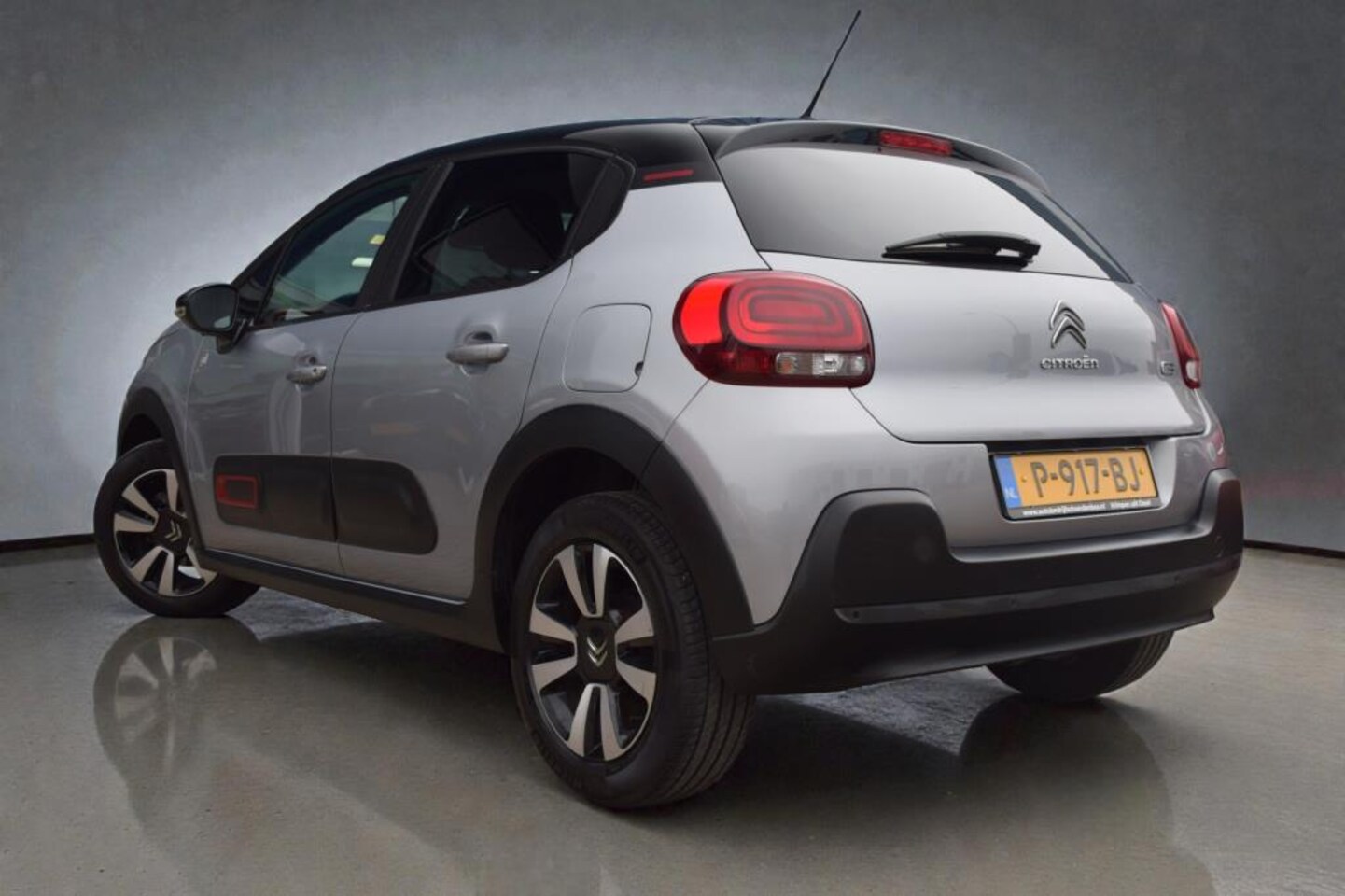 Citroën C3 - 1.2 PureTech C-Series, BTW auto, NAP, Apple car play, Lichtmetalen velgen, Cruise control,